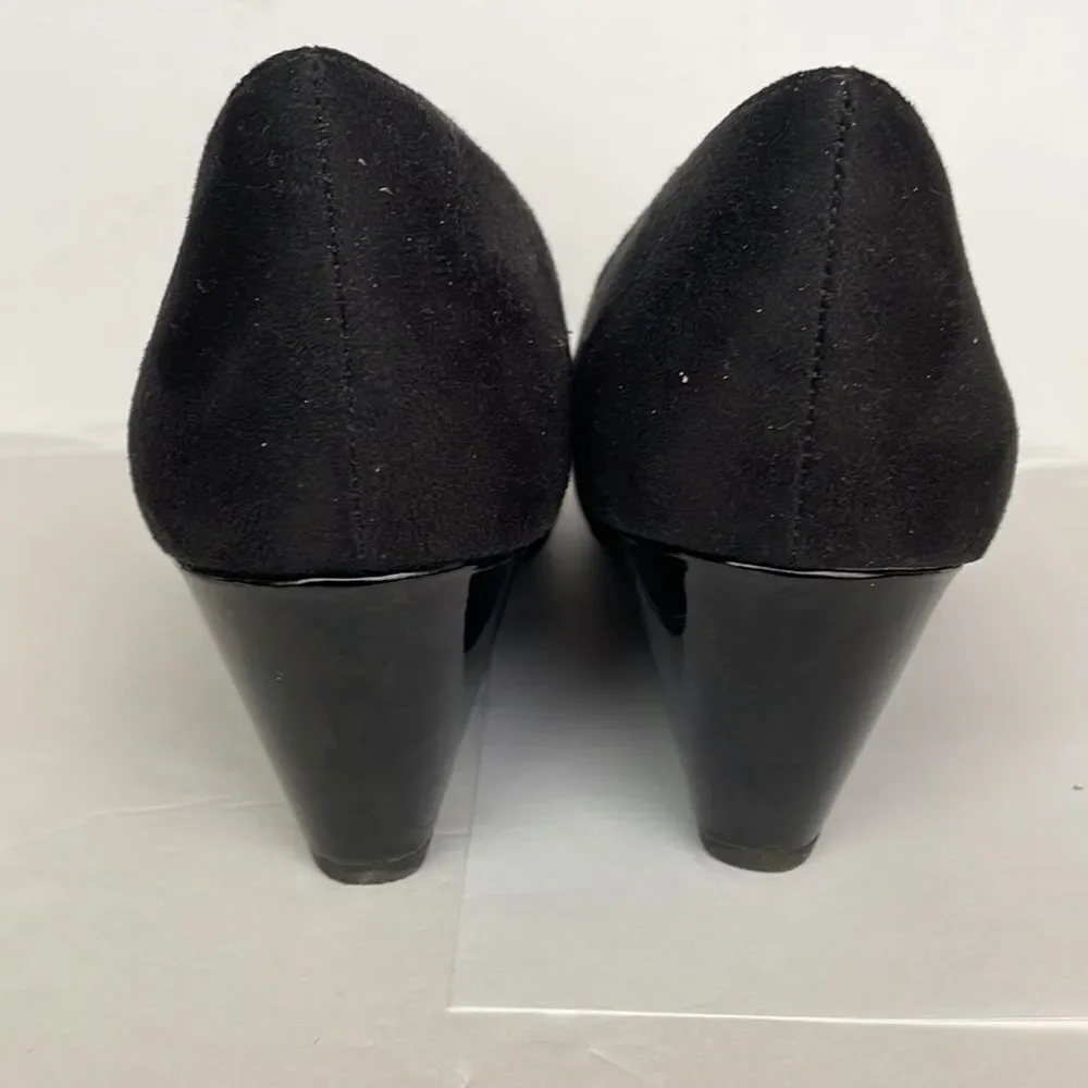 ‎BLACK SUEDE PEEP TOE WEDGE, Sz 10